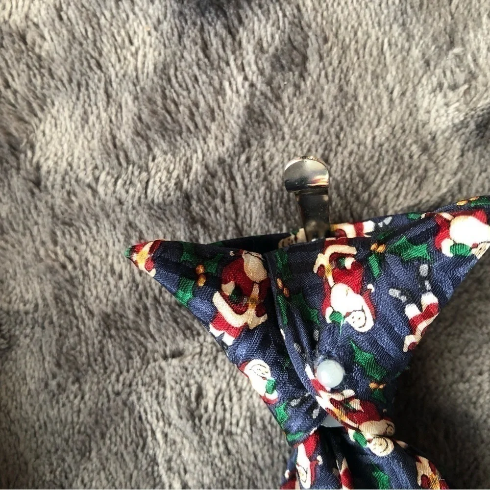 𝅺CHILDREN‎ Christmas Santa and Holly Silk snap on tie